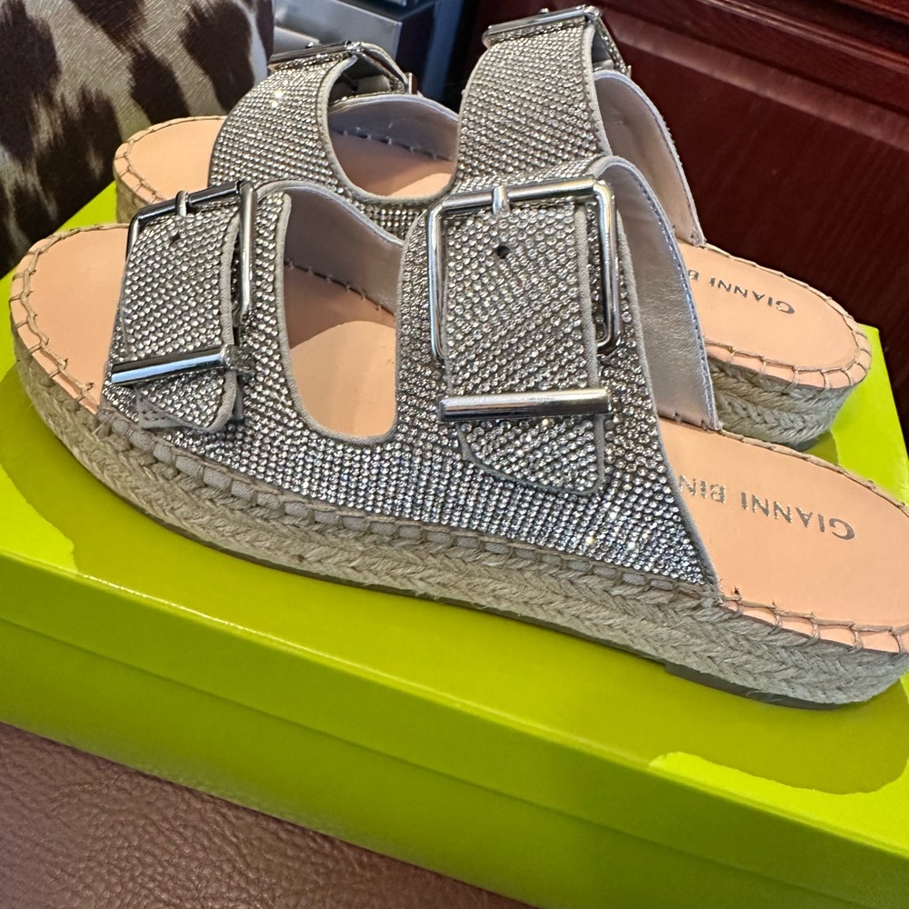 NEW Gianni Bini Sparkling Silver Sandals - Picture 6 of 8